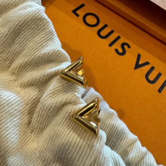 Louis Vuitton gold stud earrings - Picture 2 of 6